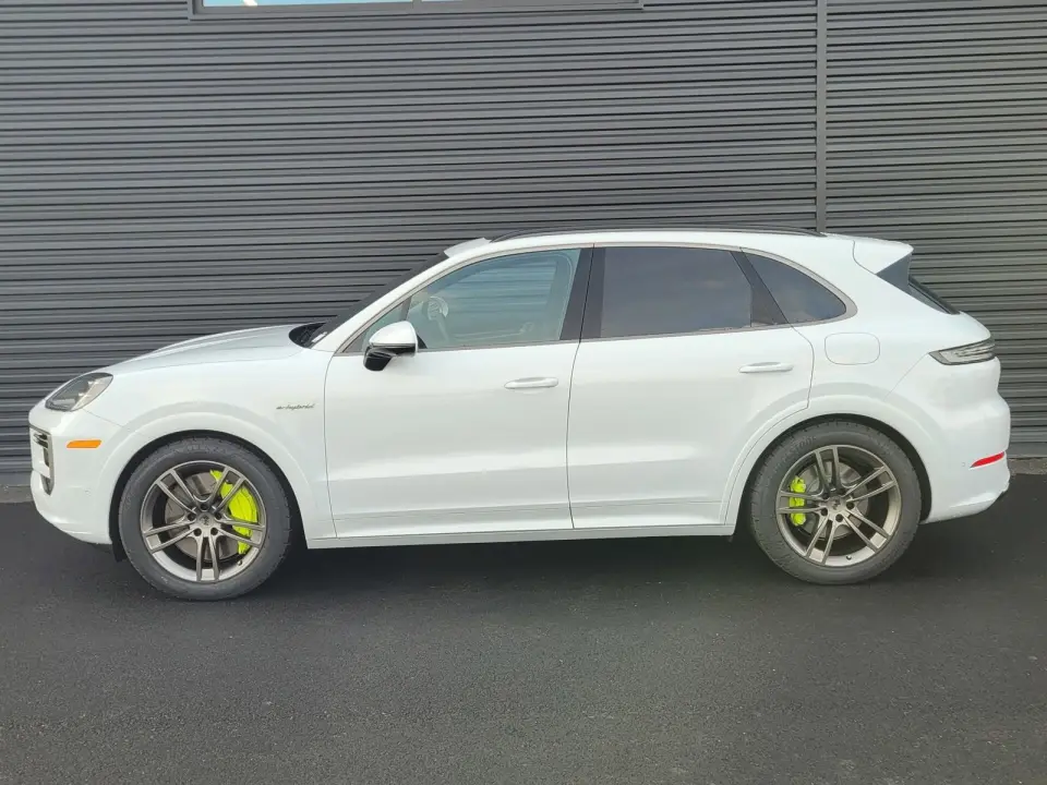 2025 Porsche Cayenne Turbo E-Hybrid - Photo 15