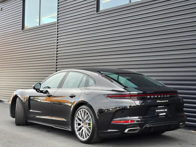 2026 Porsche Panamera 4 E-Hybrid - Photo 30