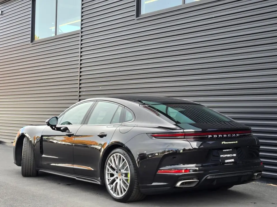 2026 Porsche Panamera 4 E-Hybrid - Photo 31