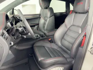 2026 Porsche Macan GTS - Photo 37