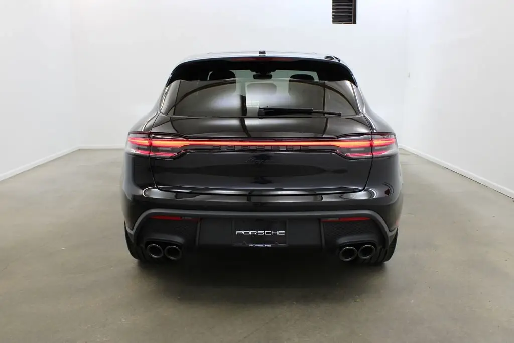 2025 Porsche Macan - Photo 40
