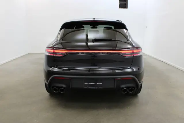2025 Porsche Macan - Photo 38