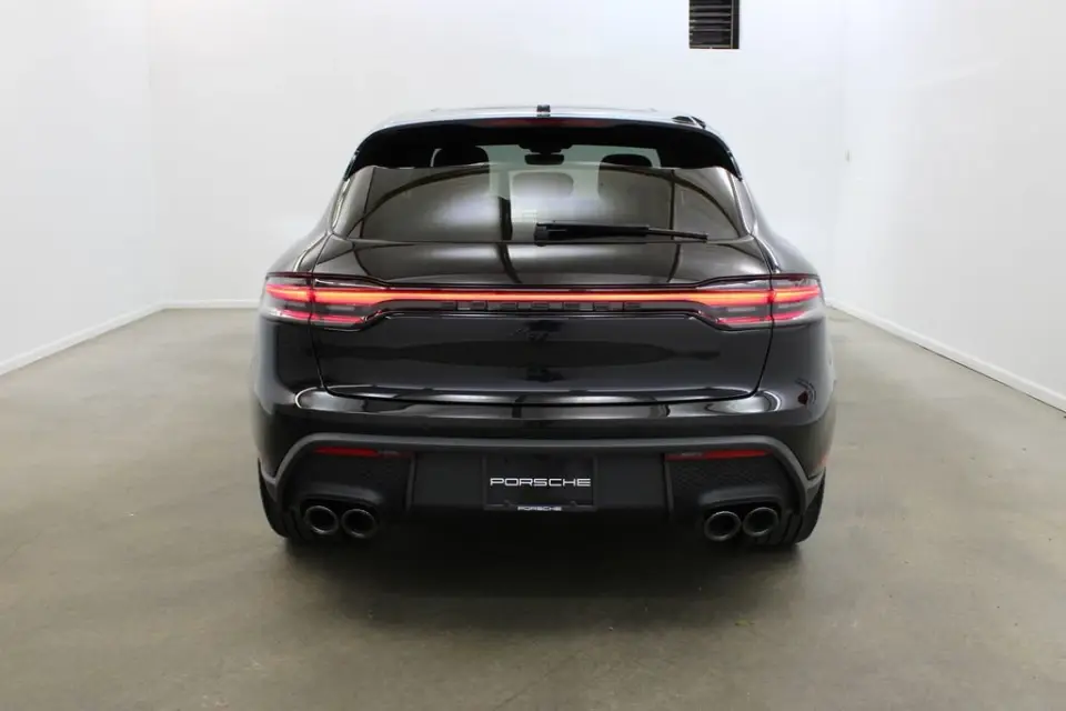 2025 Porsche Macan - Photo 39