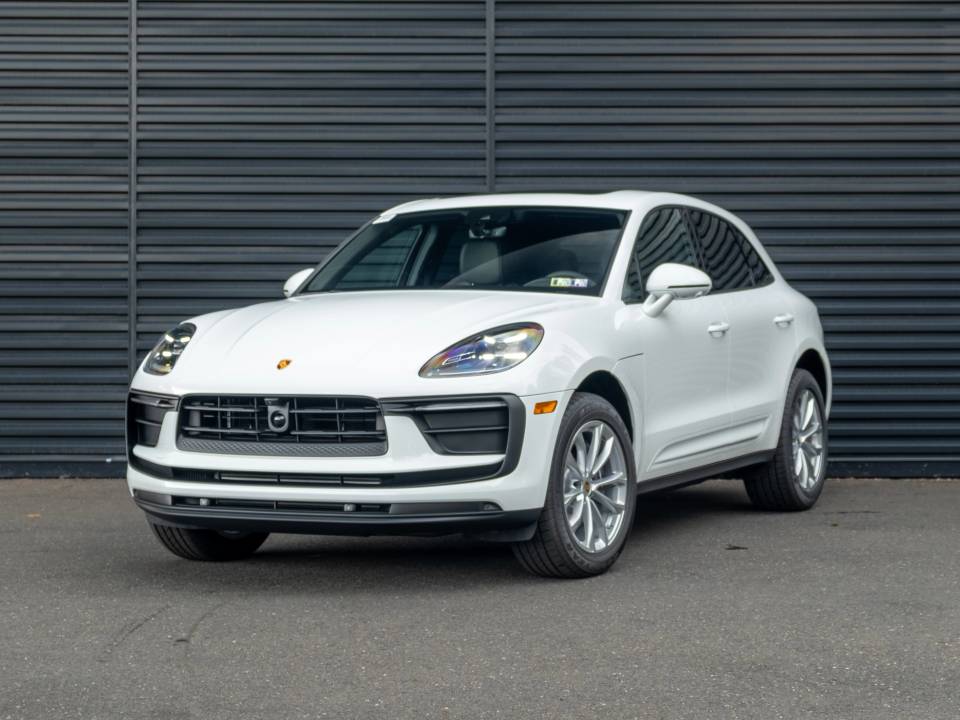 2026 Porsche Macan Base
