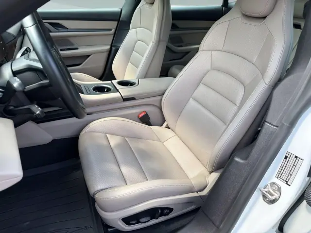 2025 Porsche Taycan 38