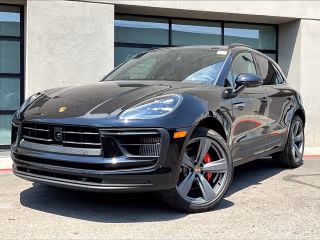 2025 Porsche Macan S's photo
