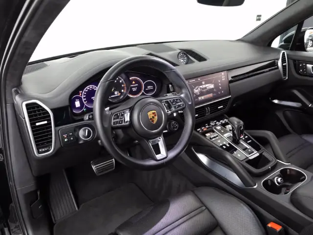 2023 Porsche Cayenne Turbo S E-Hybrid - Photo 30