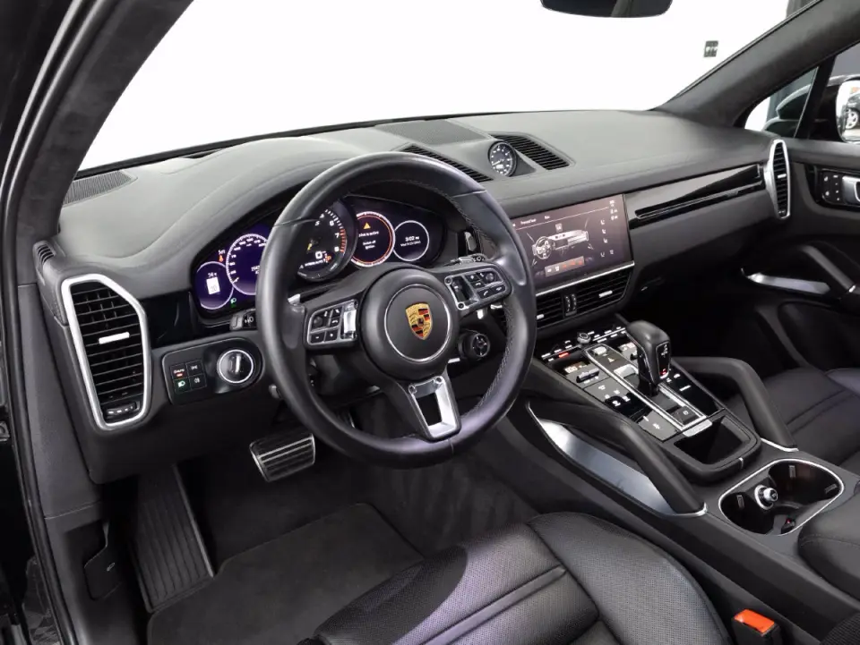2023 Porsche Cayenne Turbo S E-Hybrid - Photo 31