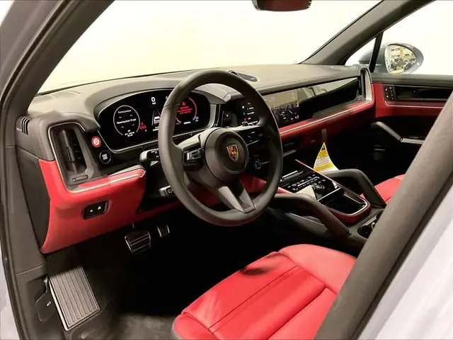 2026 Porsche Cayenne S - Photo 30