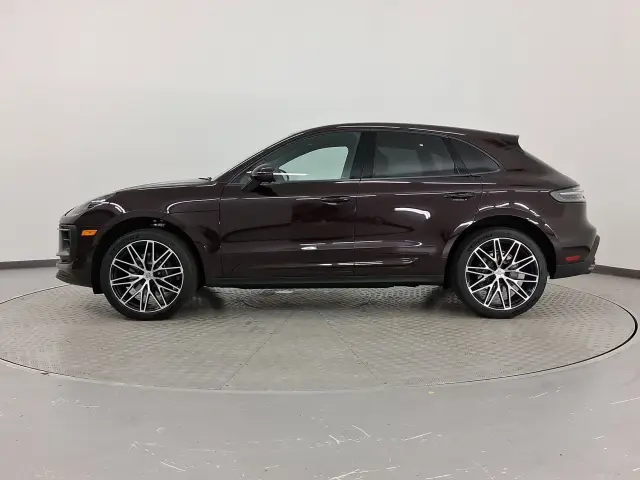 2025 Porsche Macan T - Photo 14