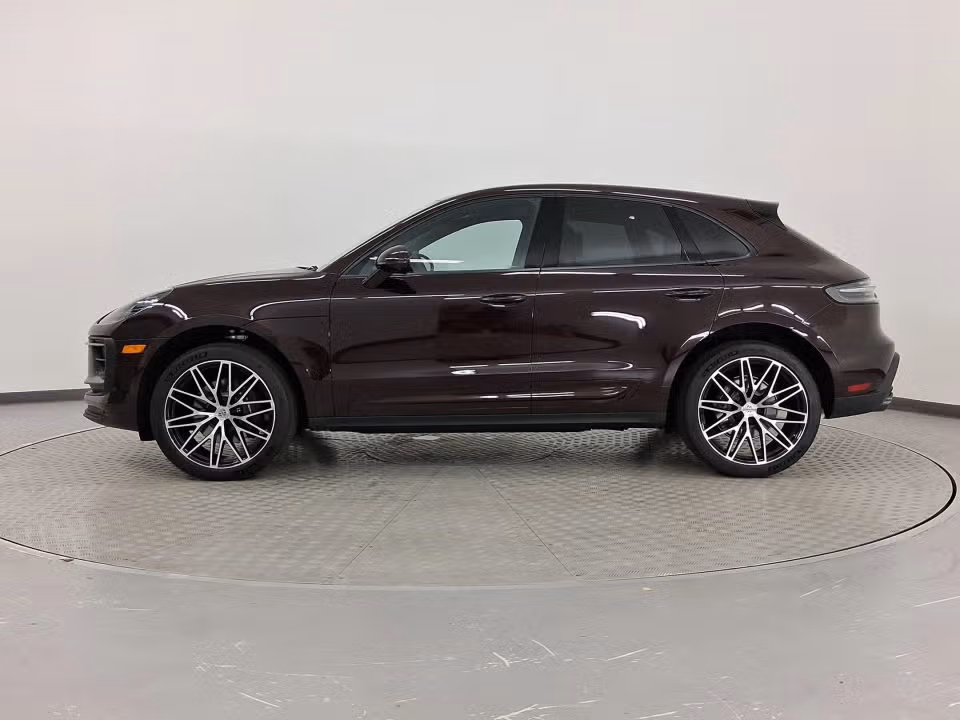 2025 Porsche Macan T - Photo 11