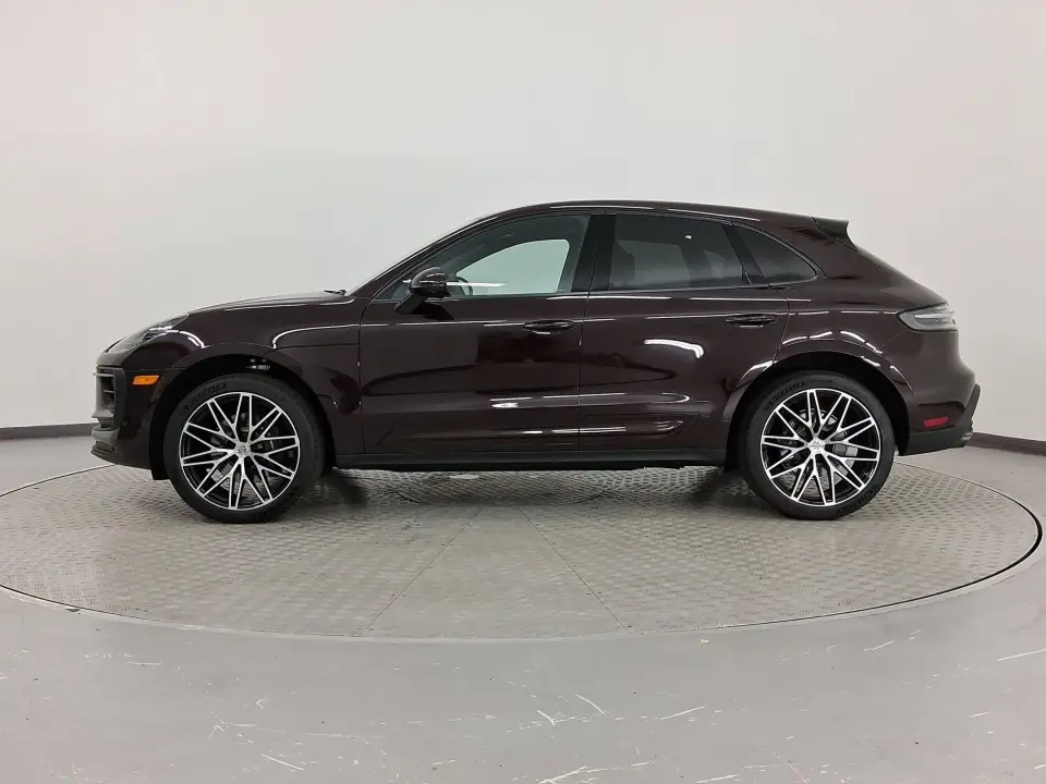 2025 Porsche Macan T - Photo 15