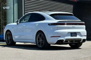 2025 Porsche Cayenne Coup Turbo E-Hybrid - Photo 21