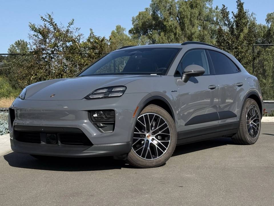 2025 Porsche Macan Base