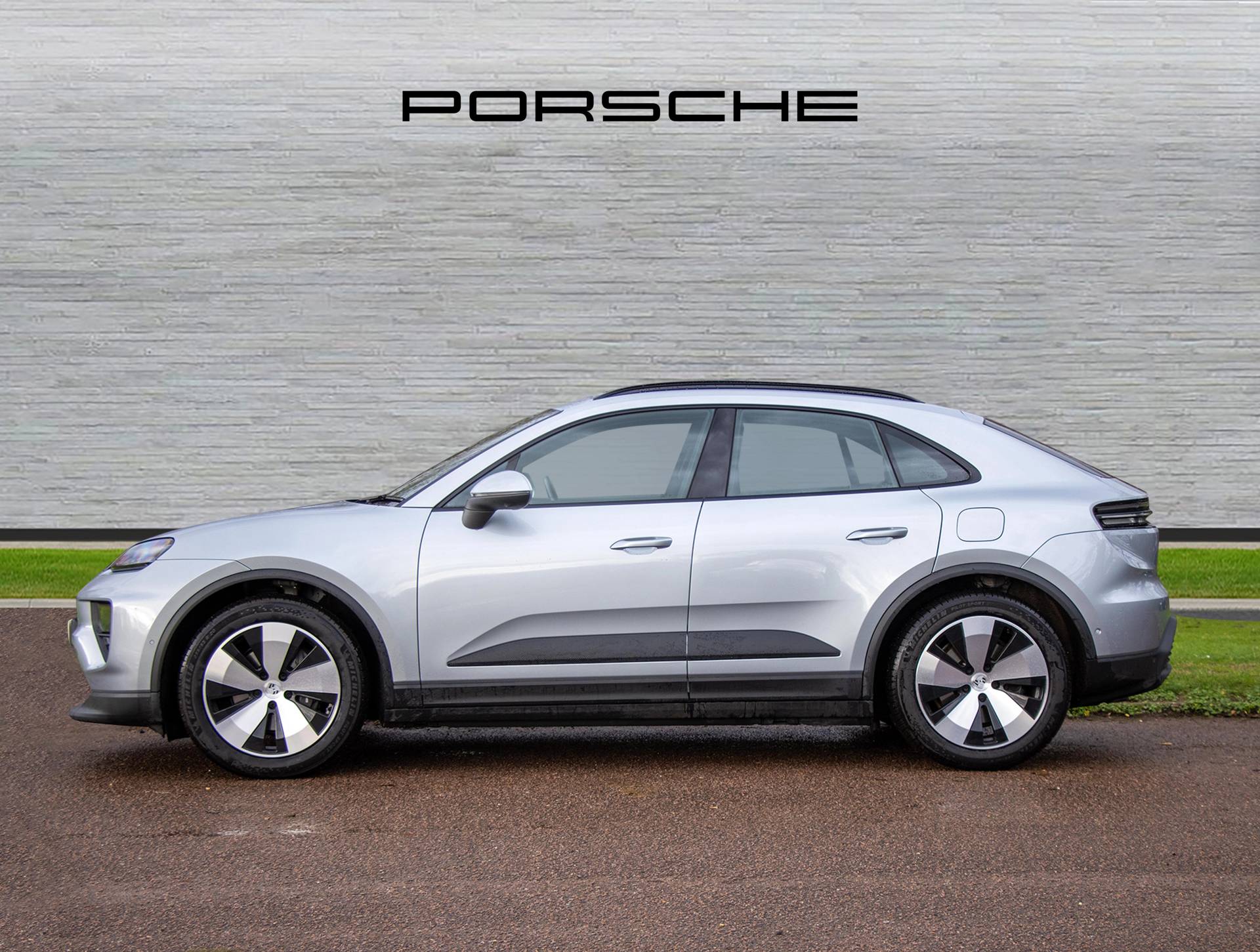 Macan, photo 2 of 32