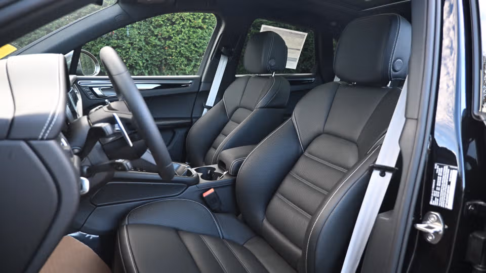 2026 Porsche Macan T - Photo 35