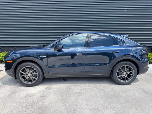 2025 Porsche Cayenne Coup E-Hybrid - Photo 10