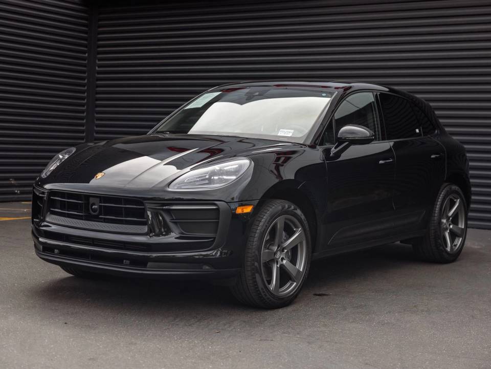 2023 Porsche Macan Base