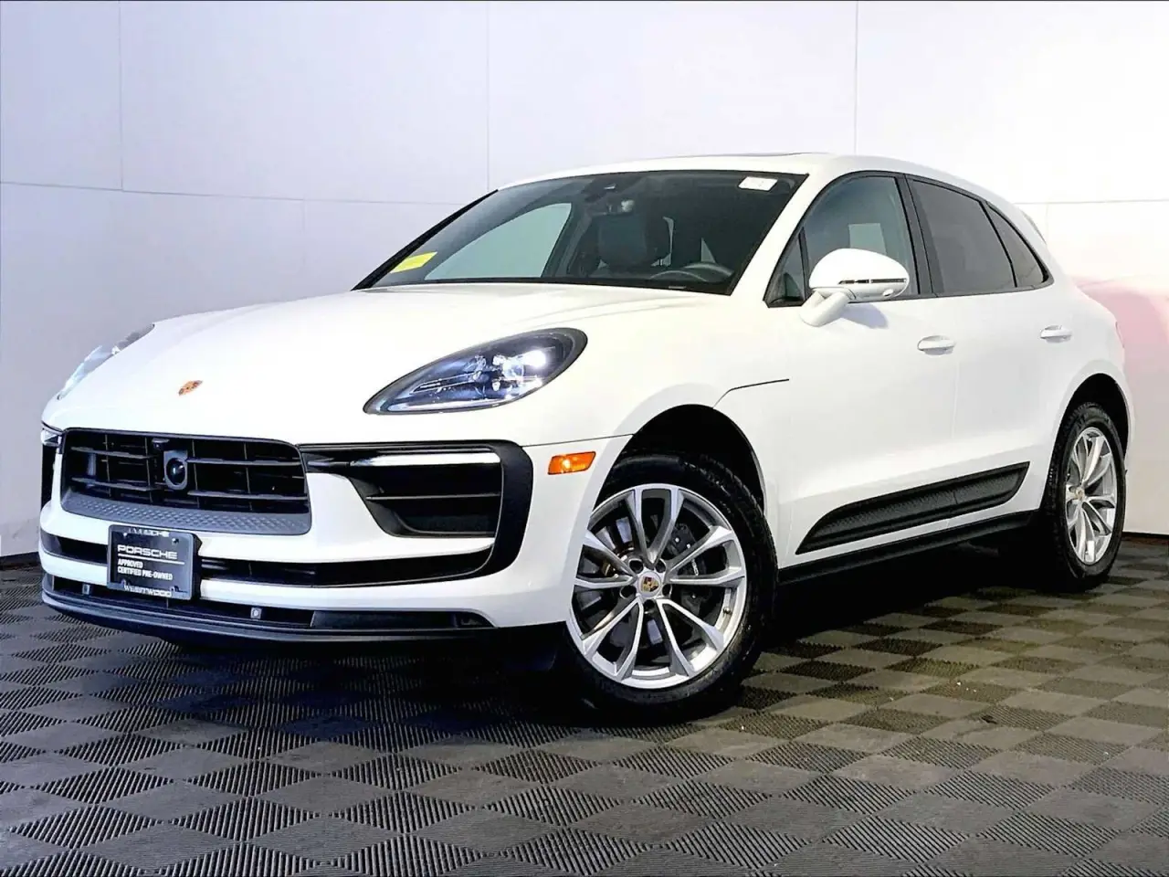2026 Porsche Macan Base - Photo 8