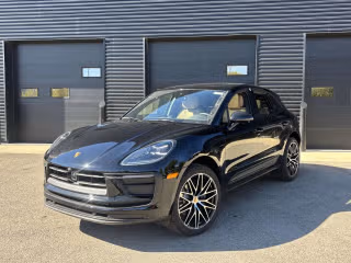 2026 Porsche Macan -'s photo