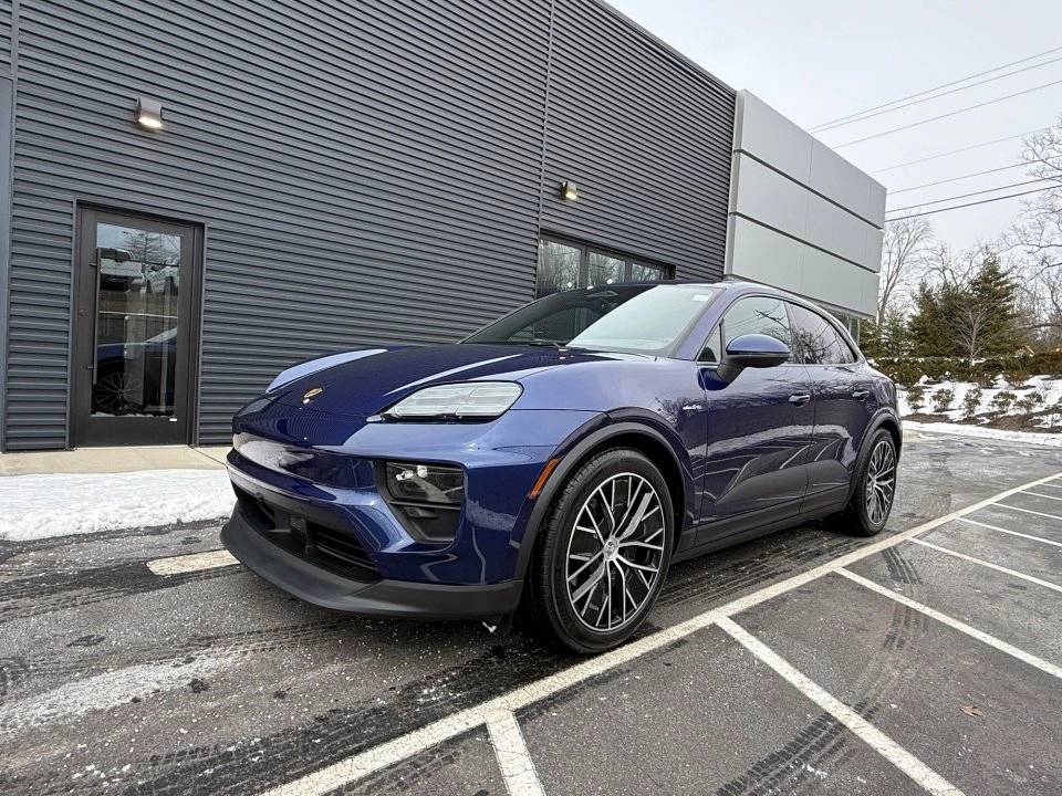 2025 Porsche Macan Base