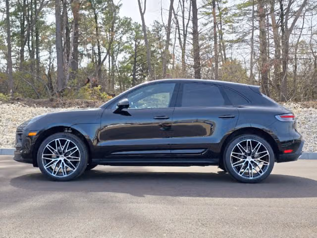 2026 Porsche Macan T - Photo 10