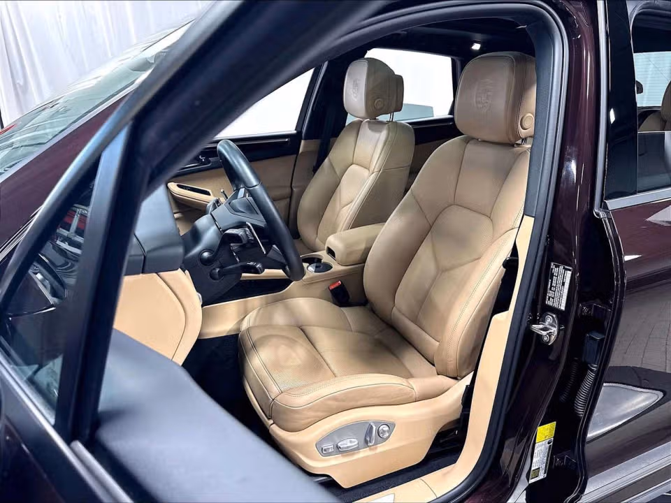 2026 Porsche Macan T - Photo 35
