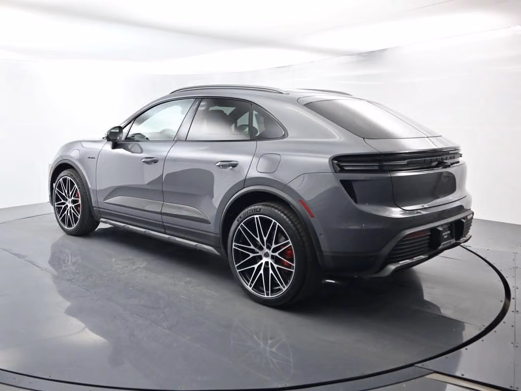 2026 Porsche Macan Turbo Electric - Photo 20