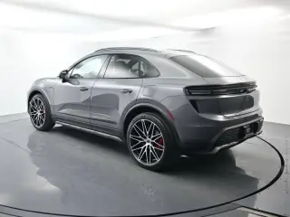2026 Porsche Macan Turbo Electric - Photo 21