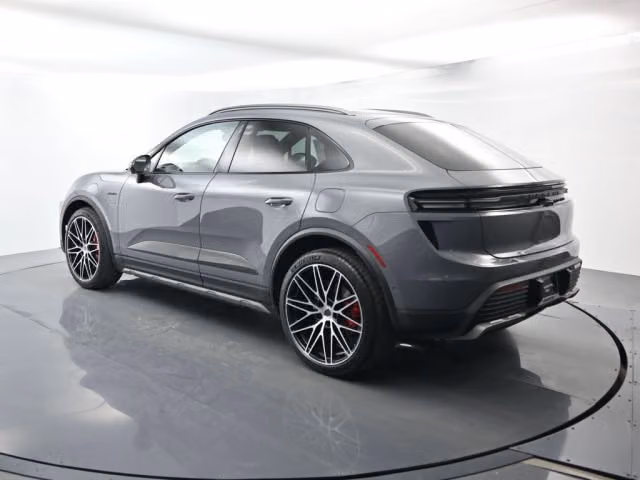 2026 Porsche Macan Turbo Electric - Photo 18