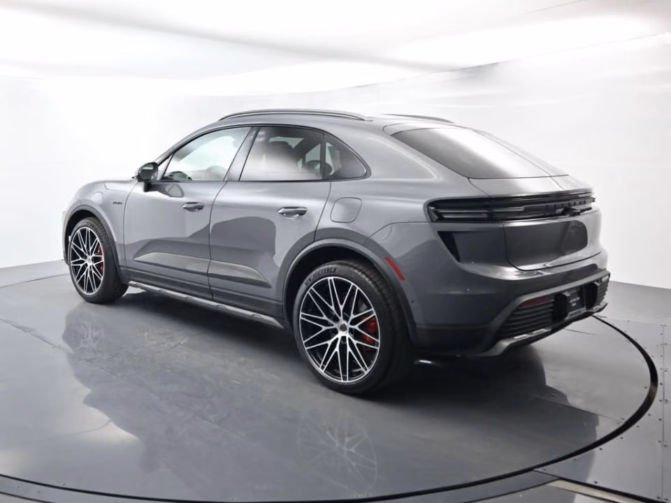 2026 Porsche Macan Turbo Electric - Photo 19