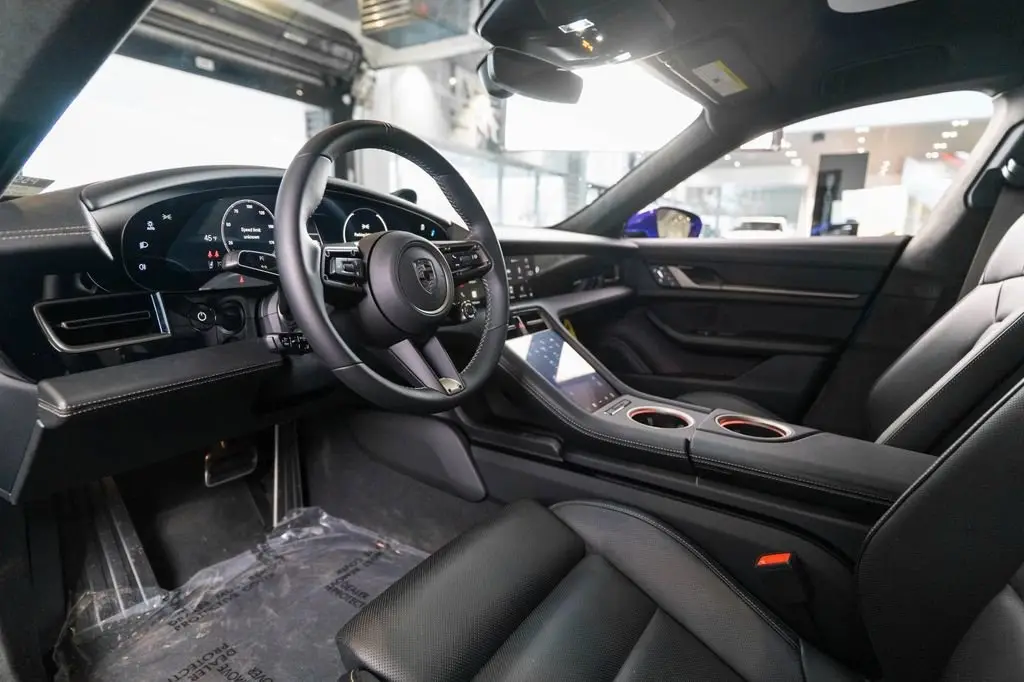 2025 Porsche Taycan Turbo - Photo 32