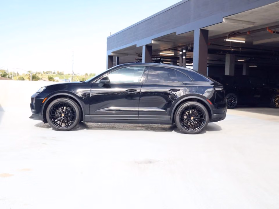 2026 Porsche Macan Base - Photo 11