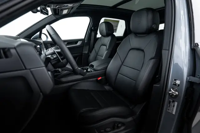 2026 Porsche Cayenne S E-Hybrid - Photo 38