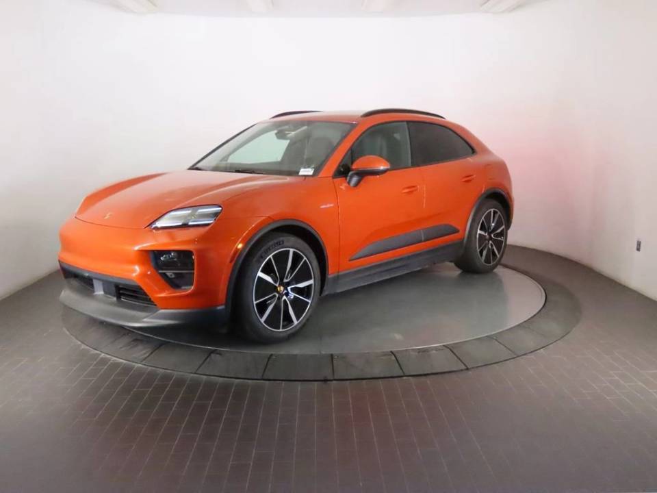 2025 Porsche Macan Base