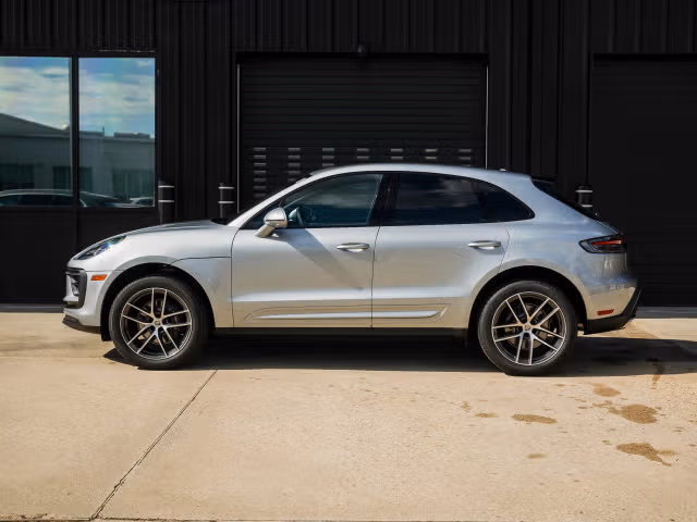 2026 Porsche Macan - Photo 10