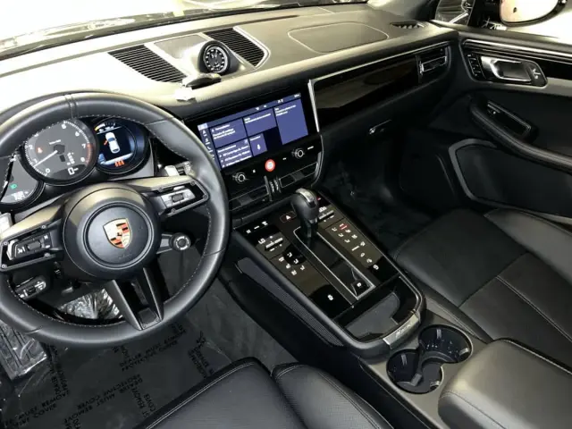 2026 Porsche Macan - Photo 30