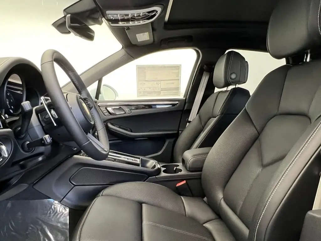 2026 Porsche Macan T - Photo 40