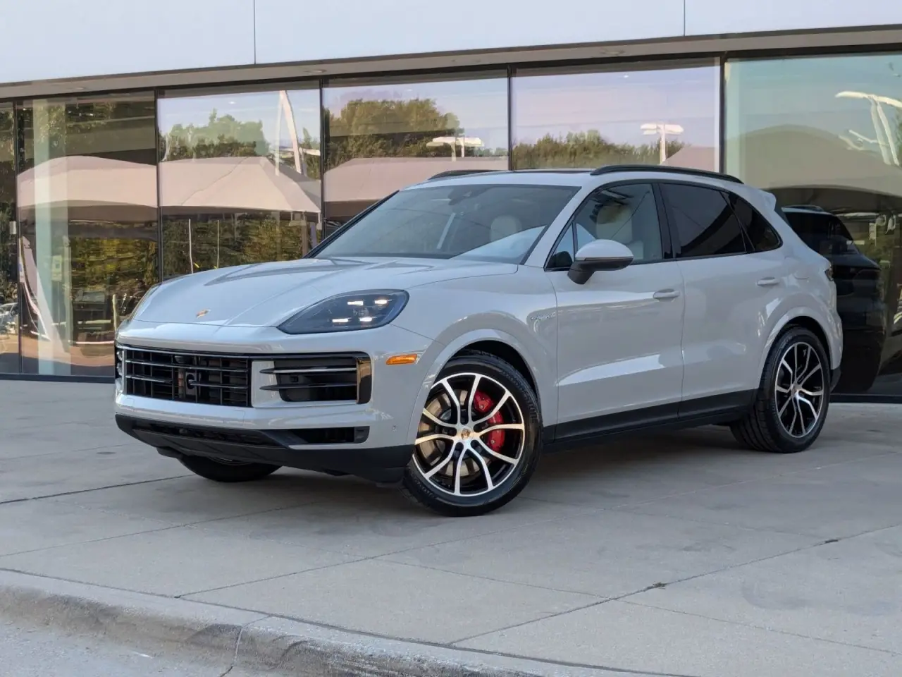 2026 Porsche Cayenne S E-Hybrid - Photo 8