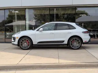 2026 Porsche Macan S - Photo 13