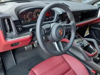 2026 Porsche Cayenne S - Photo 29
