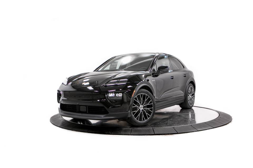 2026 Porsche Macan Base