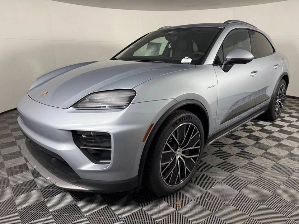 2025 Porsche Macan Base