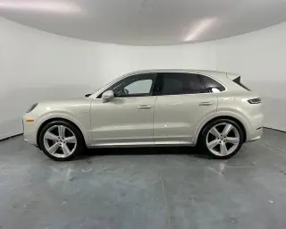 2024 Porsche Cayenne Turbo E-Hybrid - Photo 13