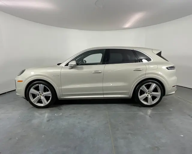 2024 Porsche Cayenne Turbo E-Hybrid - Photo 14