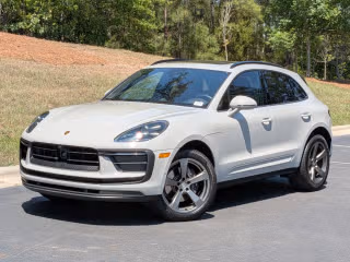 2025 Porsche Macan's photo
