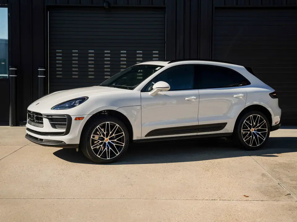 2026 Porsche Macan T - Photo 7