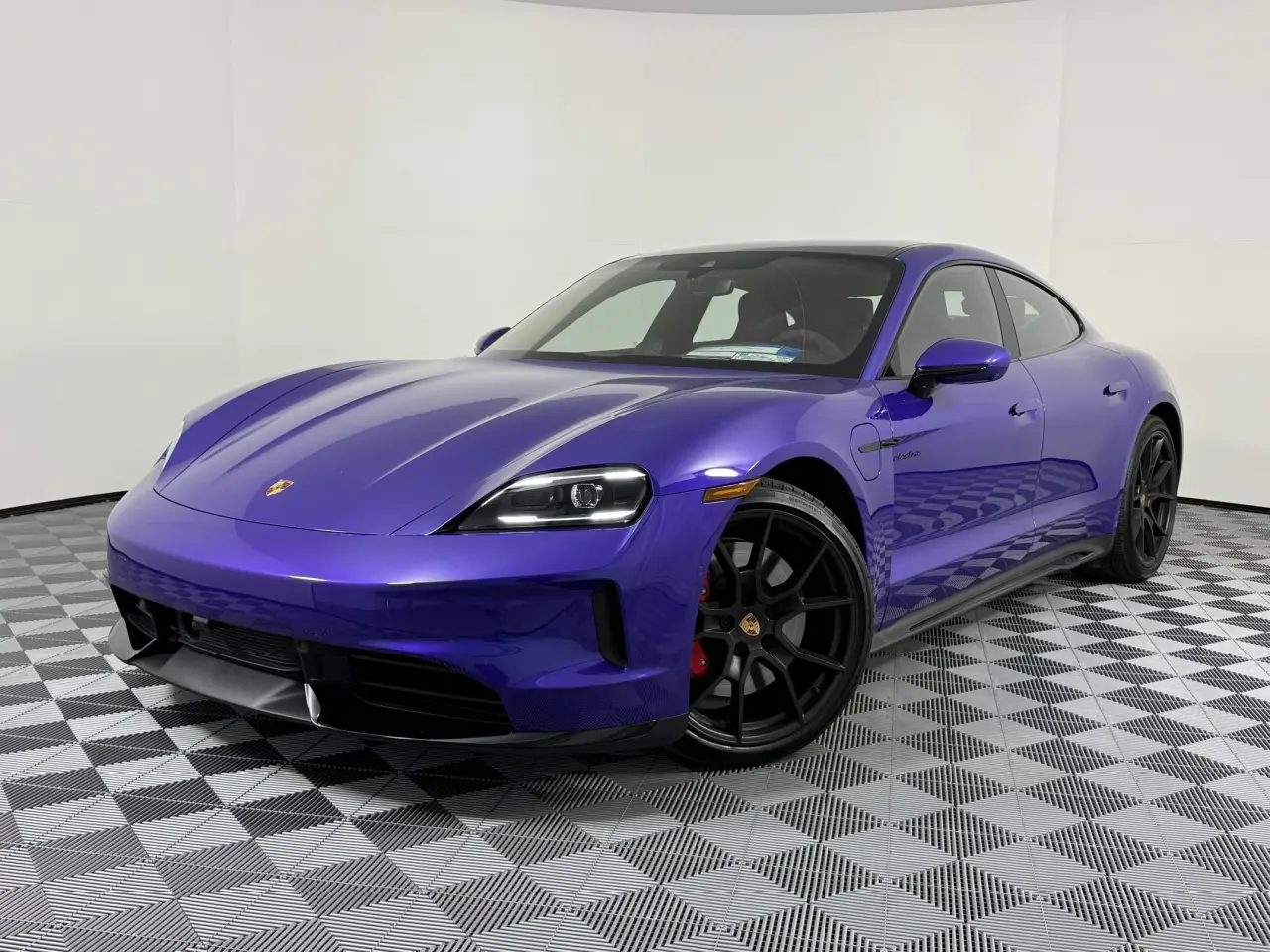 2026 Porsche Taycan GTS - Photo 8