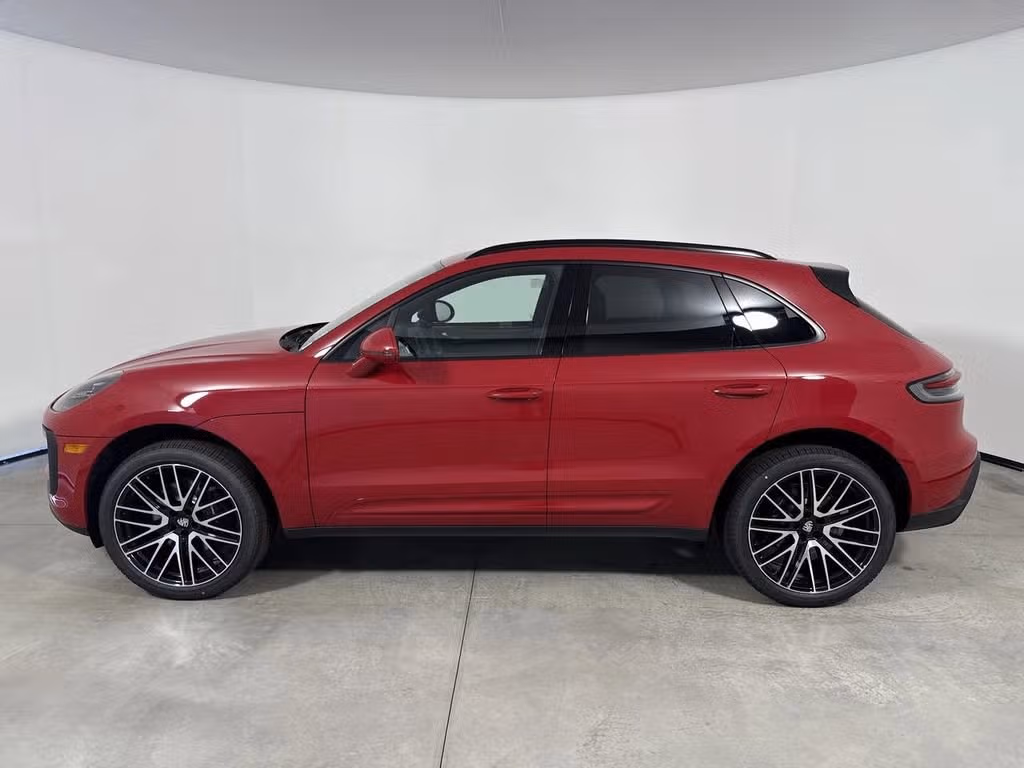 2025 Porsche Macan - Photo 12