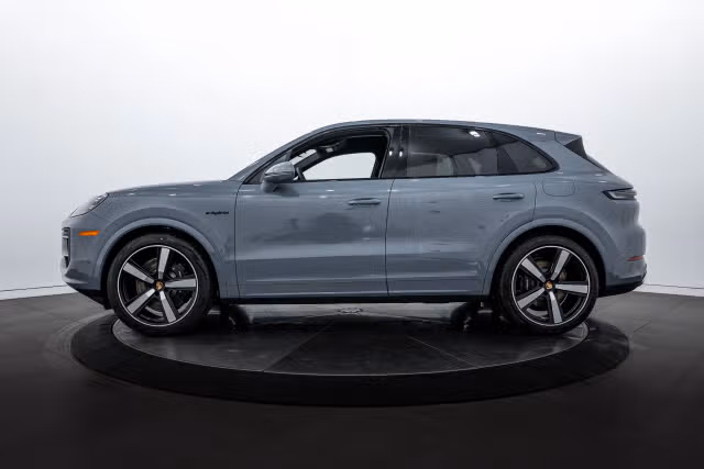 2026 Porsche Cayenne S E-Hybrid - Photo 10